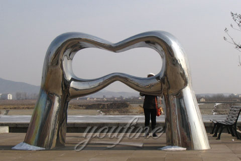 Hot Selling Abstract Mirror polished stainless steel two hands sculptures for garden from China